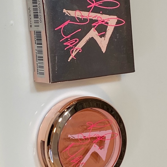 MAC Cosmetics Other - Rihanna RiRi MAC Makeup MAC Cosmetics Other - Rihanna RiRi MAC Makeup
